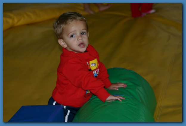 624x424 pixels (53K)